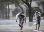 Мощният тайфун "Вонфон" връхлетя Япония, над 300 полета са отменени 