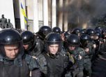 Петима пострадали при сблъсъци пред украинския парламент