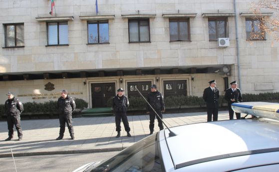 Полицаи, пожарникари и военни излизат на протест днес в София