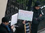 Протест пред унгарското посолство в София срещу интернет данъка (снимки)