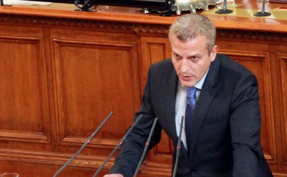 Москов от парламентарната трибуна: Сенките раждат чудовище, нали, г-н Пеевски?