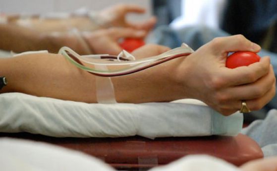 Спешно търсят кръводарители за млада родилка в Бургас