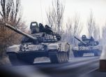 Снимана в понеделник колона неидентифицирани танкове в Източна Украйна.