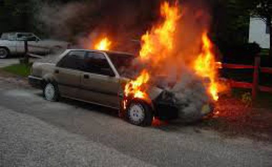 Кола се самозапали в центъра на София