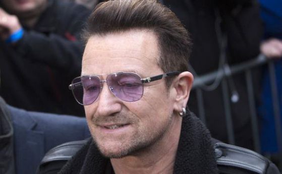 Боно от U2 с потрошена ръка след инцидент с колело