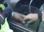 Заснеха как полицай взима подкуп в столицата (видео) 