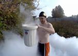 Руснак изля върху себе си кофа с течен азот (видео)