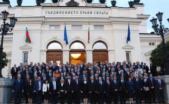 Обща снимка на народните представители от 43-то Народно събрание.