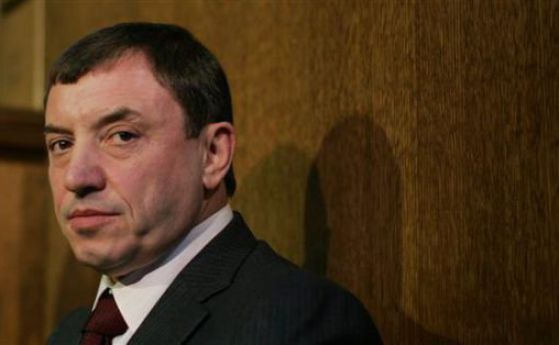 Министри се чудят дали да върнат Алексей Петров в Тристранката