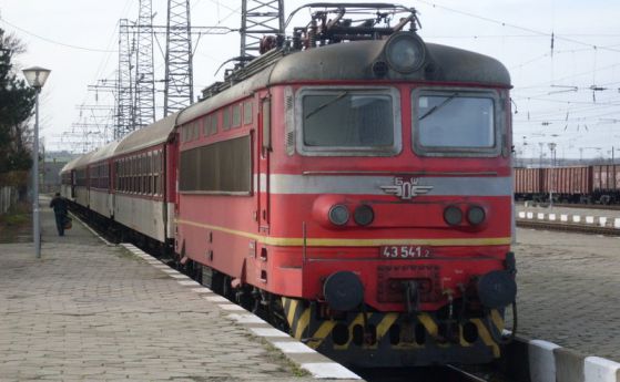 Недоволни пътници спряха влака София – Перник