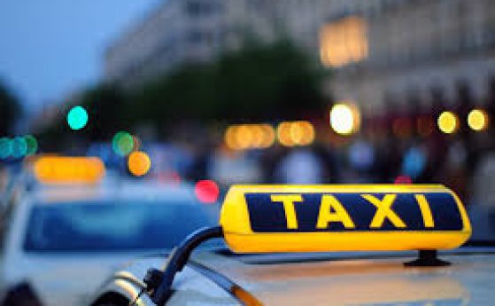 Клиент на такси е пострадал при катастрофа в София