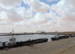 Ракета удари петролен танкер в Либия 