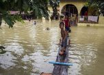 Наводнения в Малайзия, петима са загинали и 100 хил. са евакуирани