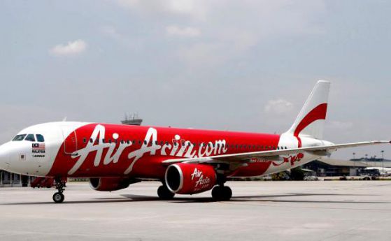 Индонезия отлага търсенето на изчезналия самолет за утре