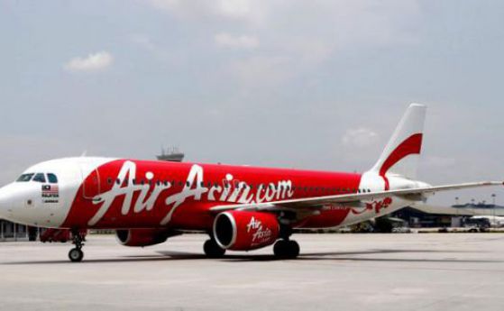 Възобновено е издирването на изчезналия самолет на АirAsia