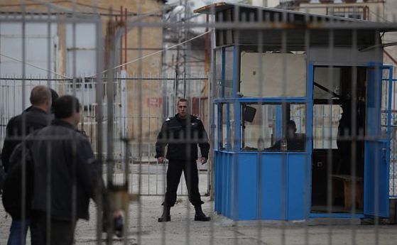 Служителите на затворите отново излизат на протест