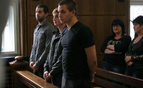Двама от осъдените убийци на студента Стоян Балтов изчезнаха