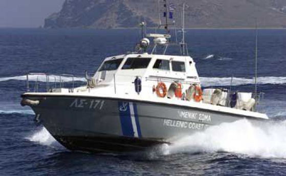 Кораб до Корфу с би тревога заради въоръжени мъже на борда (обновена)