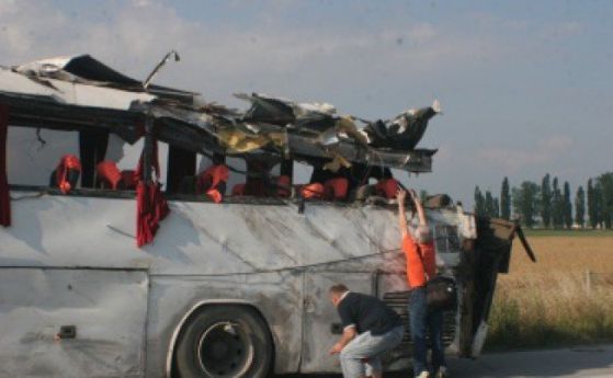 25 г. затвор за тримата отговорни за автобуса-убиец на „Тракия“