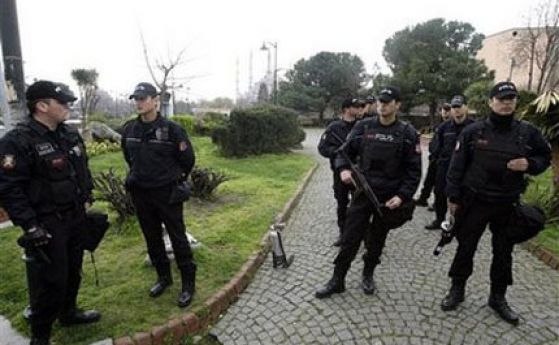 Арестуваха 20 турски полицаи, подслушвали Ердоган