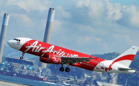Откриха опашката на падналия самолет на AirAsia 
