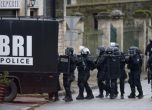Полицията обгради двамата заподозрени за атентата в Париж