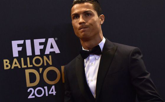 Кристиано Роналдо е носителят на "Златната топка" за 2014г. 