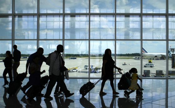 Даваме визи на руснаците директно на летището, за да спасим лято'2015