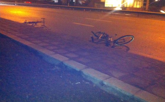 Блъснаха двама колоездачи в София