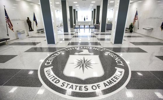 Директор в ЦРУ се оттегля заради скандали