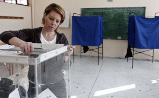 СИРИЗА води на предсрочния парламентарен вот в Гърция