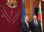 Румънският министър на отбраната с изненадваща визита у нас