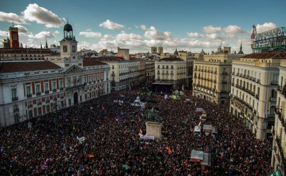 Десетки хиляди по улиците на Мадрид в подкрепа на крайнолявата „Подемос” 