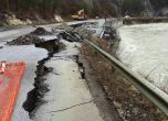 Разрушени и наводнени пътища в цялата страна