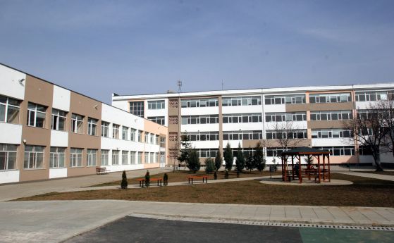 Сградата на Класическата гимназия (НГДЕК) на ул. 