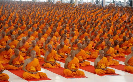 Будистки монаси: Мумифицираният лама на 200 г. е жив, само медитира