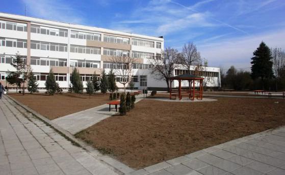 Сградата на Класическата гимназия (НГДЕК) на ул. 