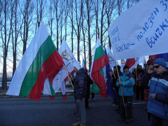 Протестиращи от Банско блокират главен път Е79