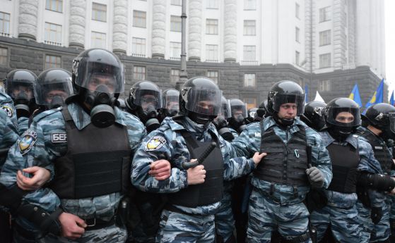 23-ма спецполицаи от „Беркут“ виновни за разстрела на Майдана