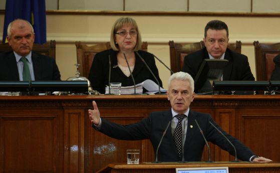 "С част от новия дълг ще се купуват стари американски изтребители"
