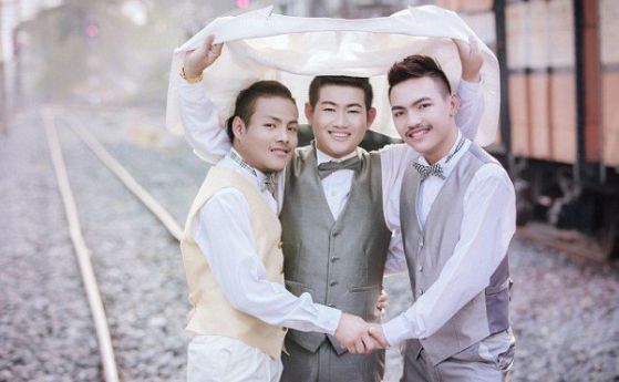 Трима мъже се венчаха един за друг в Тайланд