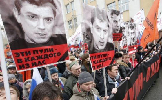 Хиляди излязоха на марш в памет на Немцов, десетки са арестувани 