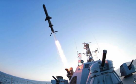 Северна Корея изстреля 2 ракети в знак на протест срещу САЩ