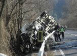Тежка катастрофа затвори главен път Е-79 при Благоевград (снимки)