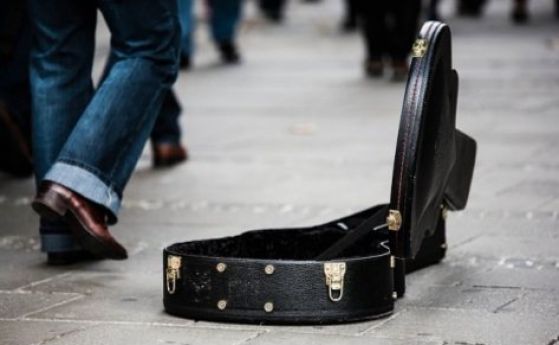 Уличните музиканти в Пловдив ще свирят в центъра, само ако имат диплома
