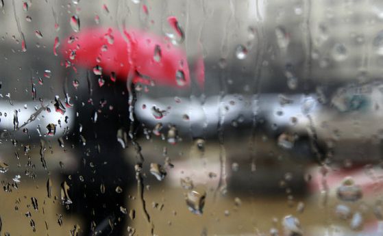Опасно време в 6 области заради дъждовете - оранжев код в Смолян и Кърджали