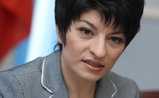 Десислава Атанасова покани Цветан Василев на изслушване в комисията за КТБ