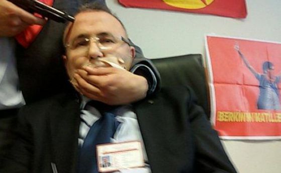 Турски прокурор е взет за заложник в Истанбул (снимки и обновена) 