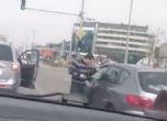 Шофьори се сбиха на светофар в София (видео)