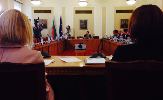 Парламентът даде зелена светлина на Цацаров да спре сделката за БТК